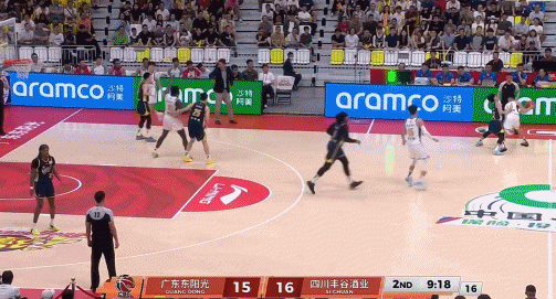 发个徐杰的离谱镜头嘛，多大点事，大家都有，非常公平。广东男篮vs四川男篮