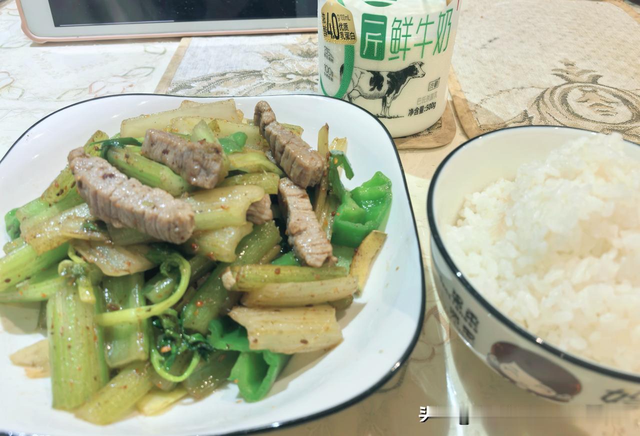 咳咳咳，那天说了领导找我们办公室几个人给她凑100W，被我们拒绝了以后，今天问我