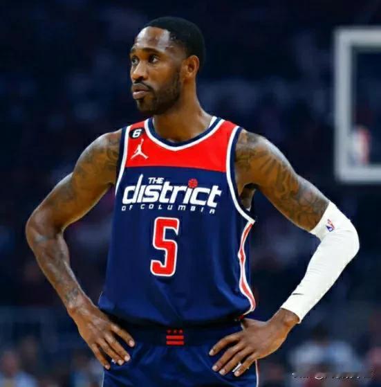 重磅！曝前NBA球员、曾经与约基奇做过队友的丹佛掘金队球员巴顿将加盟广东宏远男篮