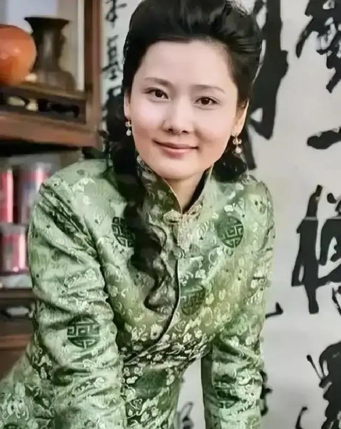 听完何赛飞这番话，真觉得现在的“清醒”人活得太累。
 
大明星，名下零资产，钱全