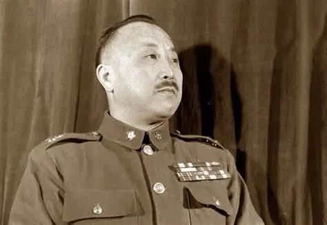 1945 年 6 月，昆明锡安圣教堂里，何应钦主婚，龙云证婚，四十八岁的卫立煌娶
