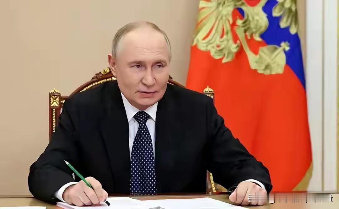 笑不活！普京授勋遇“硬茬”，别针戳不进衣服笑称：这简直是盔甲！
 
11月10日