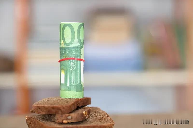 人活一世，金钱和健康的问题，如同“先有鸡还是先有蛋”般令人纠结。金钱是生活的底气