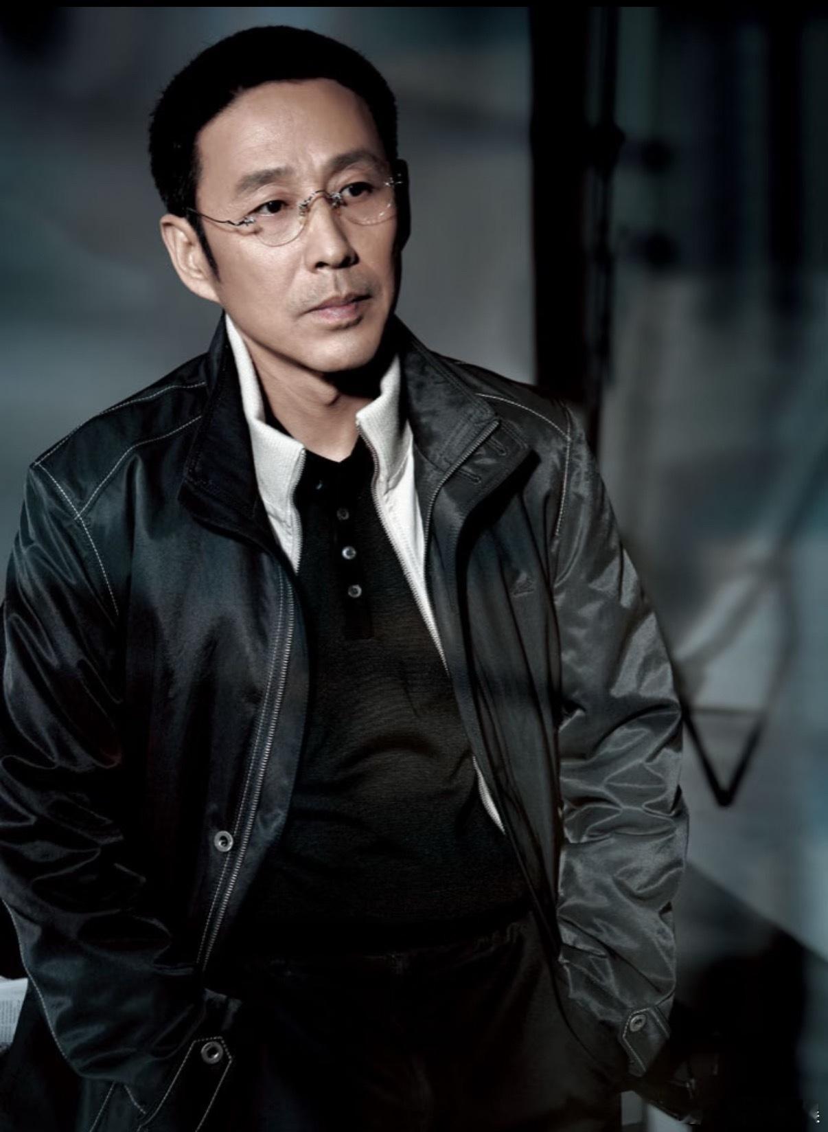 王家卫 陈道明嬷嬷陈道明真是无妄之灾，这么大岁数了还要被王家卫嬷[泪]可不可以让