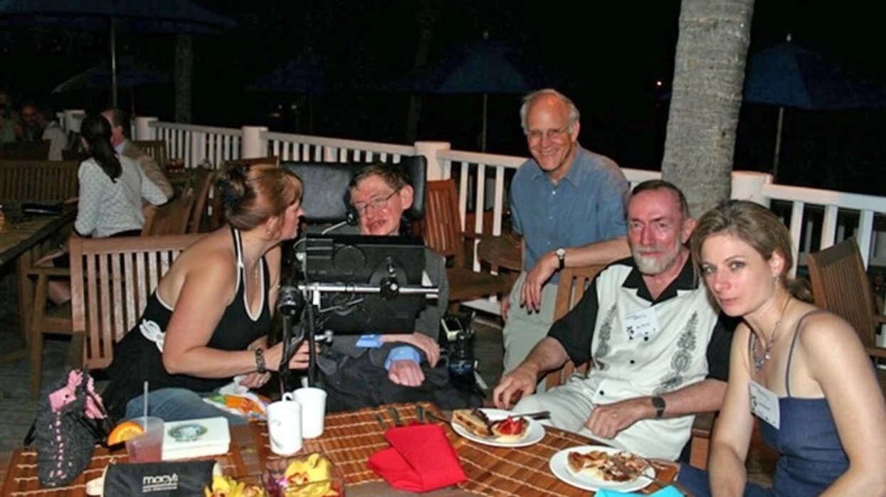 霍金：“当初只说是邀请我去做科学研究… 后来的事情你们就都知道的。一个残疾人，没