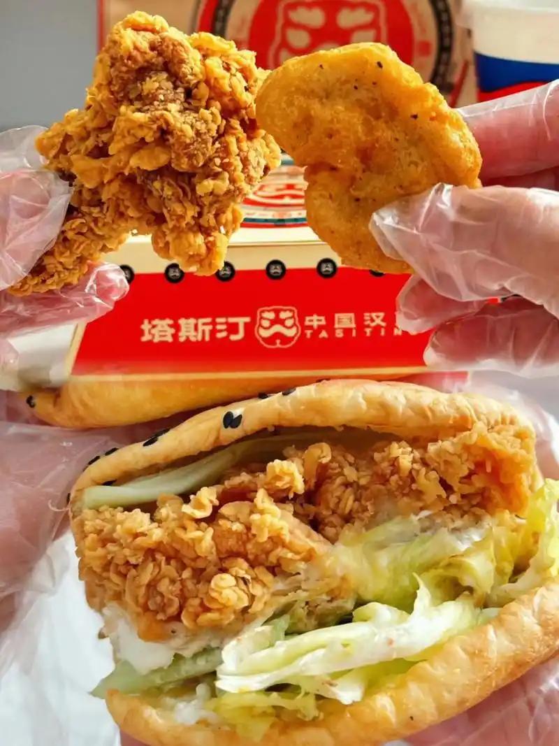 塔斯汀从曾经的“平替之光”到如今的口碑下滑，用三年时间经历了其他品牌十年的历程。