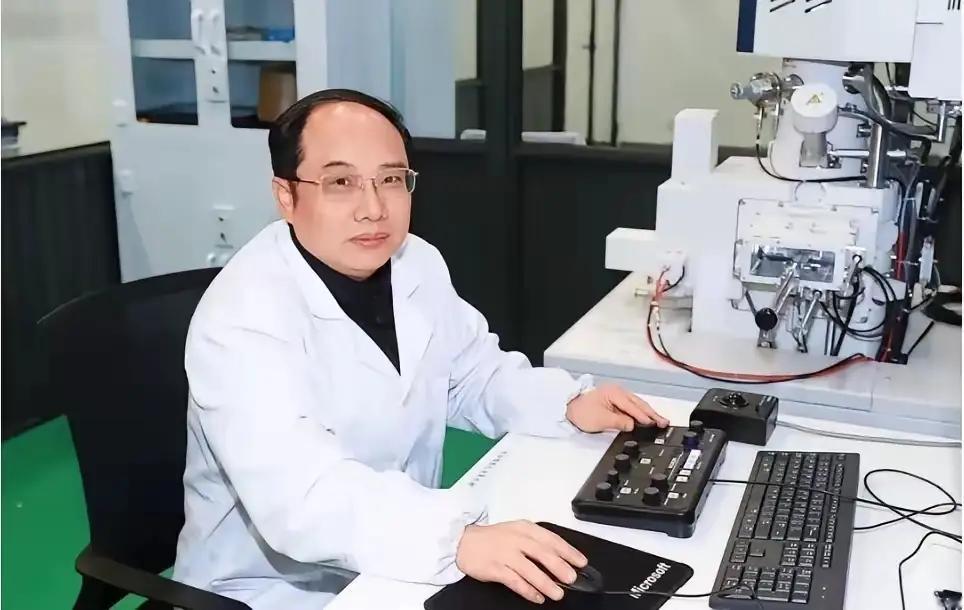 学术造假的太夸张了吧？惊掉下巴！江苏科技大学郭伟，高中学历，就能变身“首席科学家