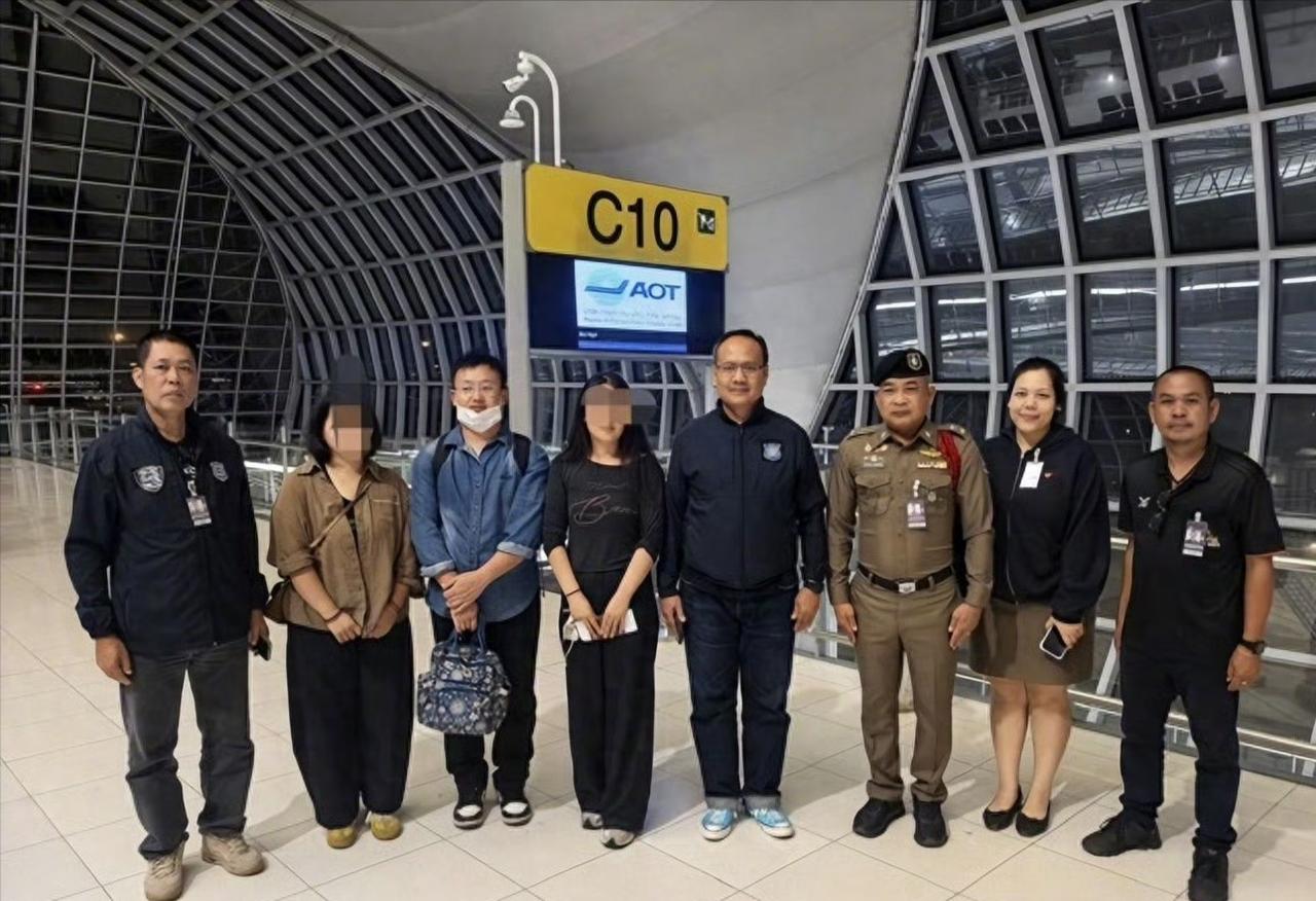 赴泰失联摄影师已平安回国，姐姐致谢后不再公开细节，这做法真清醒——借舆论救人，事