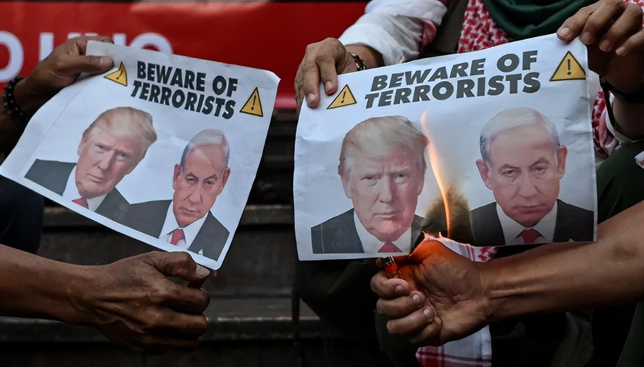 特朗普一到关键时候就爱TACO，美国媒体直接给他起了外号：Trump Alway