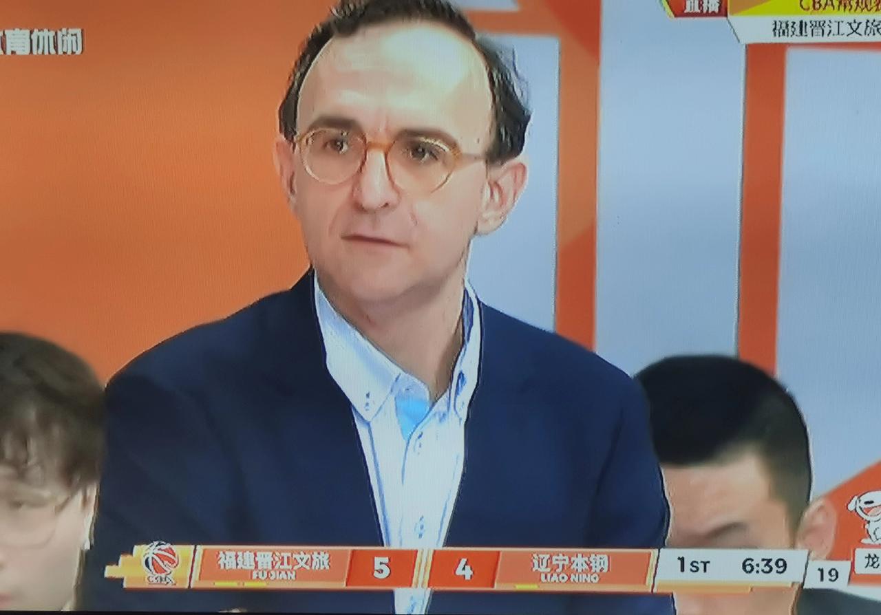 乌戈从容镇定调兵遣将，赵继伟、莫兰德彰显大脑和内线支柱作用。
今晚客辽宁队战福建