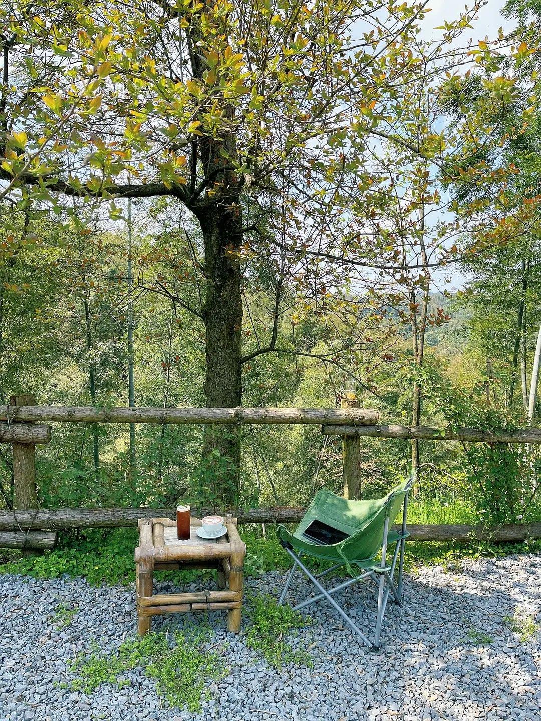 不花钱的养生方法：

1.天下第一补: ：天补。晒太阳，晒月光。

2.天下第二