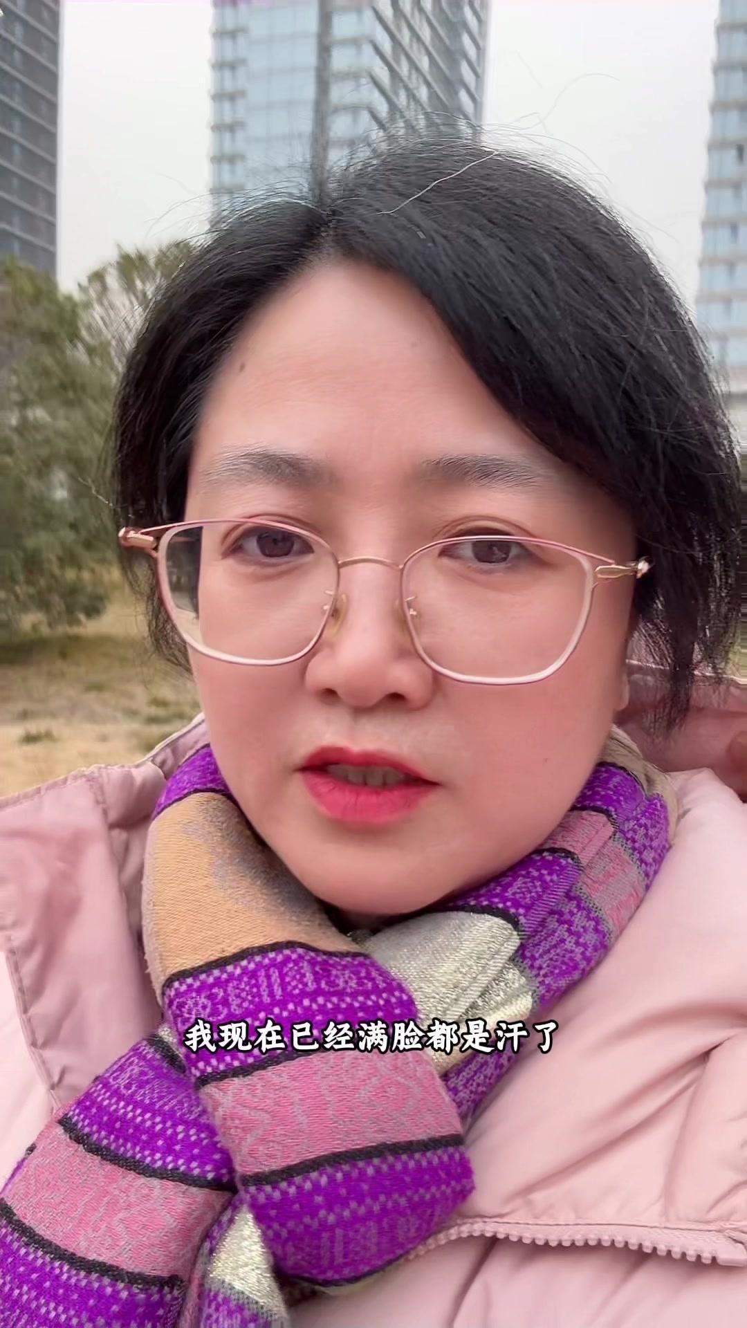 🏃‍♀️冬天晨跑真的太爽了！今天跑了三圈，虽然气温才2度，但跑完浑身冒汗，血脉