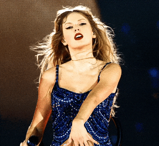 Taylor于1989年12月13日出生在美国宾夕法尼亚州，14岁就与索尼/AT