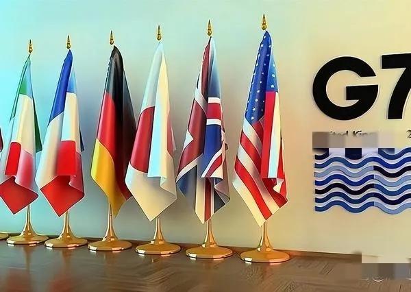 由美国牵头，日本、德国、意大利二战时期的法西斯轴心国，加上一个二战抵抗四十多天就