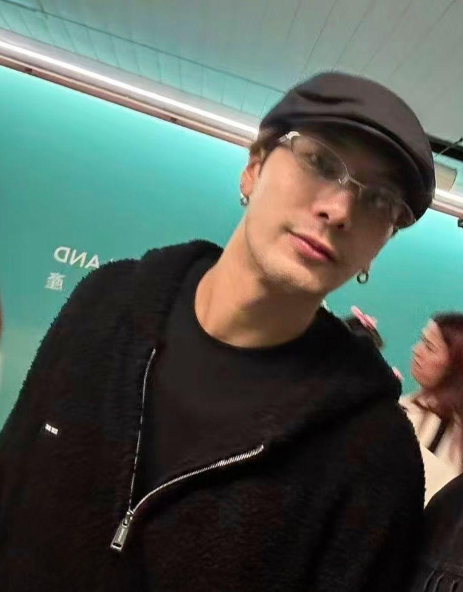 daddy你好帅。。。🥵。cr.