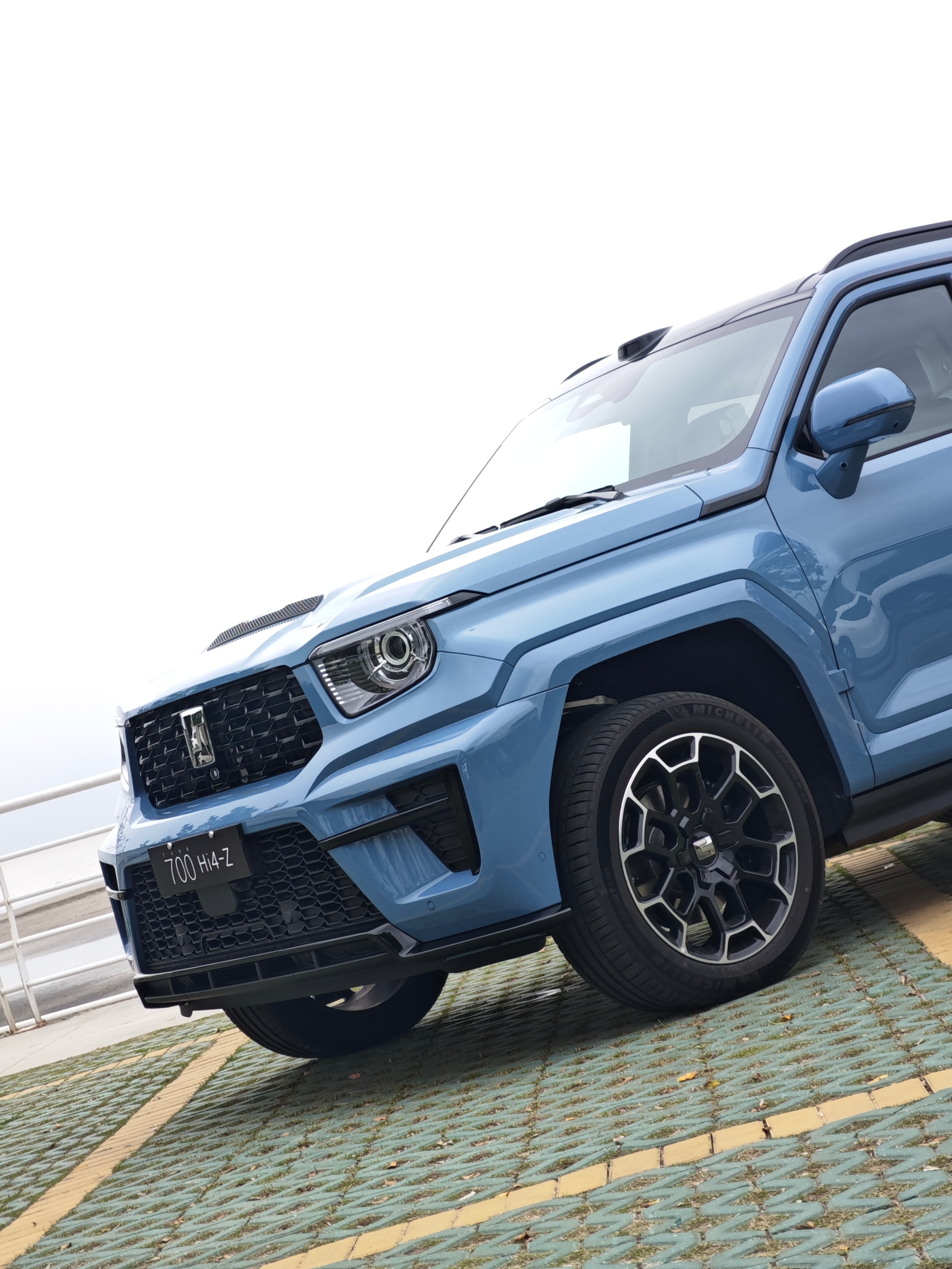 敦煌青! 名副其实的帅，设计上真没得挑，车内视野也很好，虽然车很大，盲区其实会小