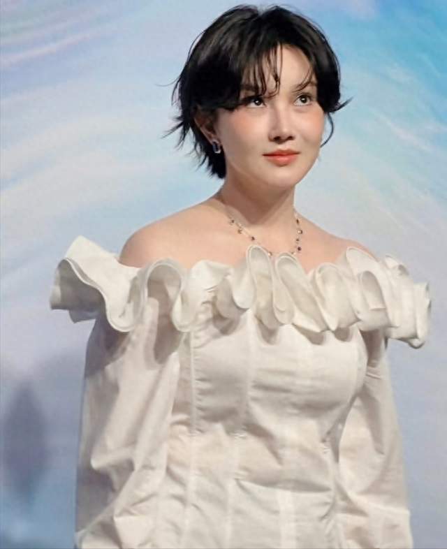 十次整容惊艳全网，不肯收手疯狂动脸，陈小纭如今判若两人