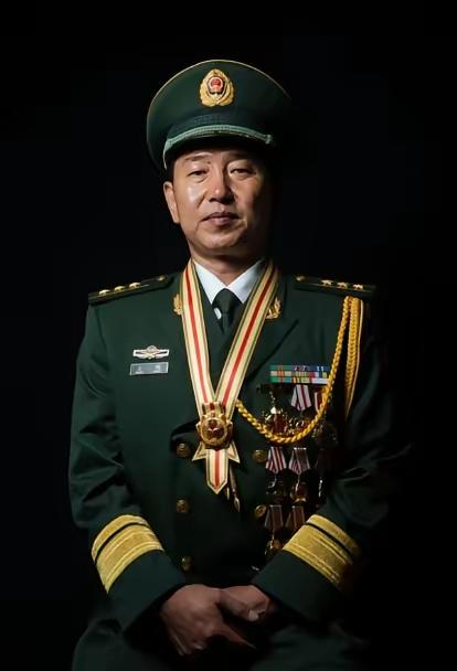 2008年，3名中国联防队员执勤时被匪徒砍杀，指挥员到达现场后，果断选择“将在外