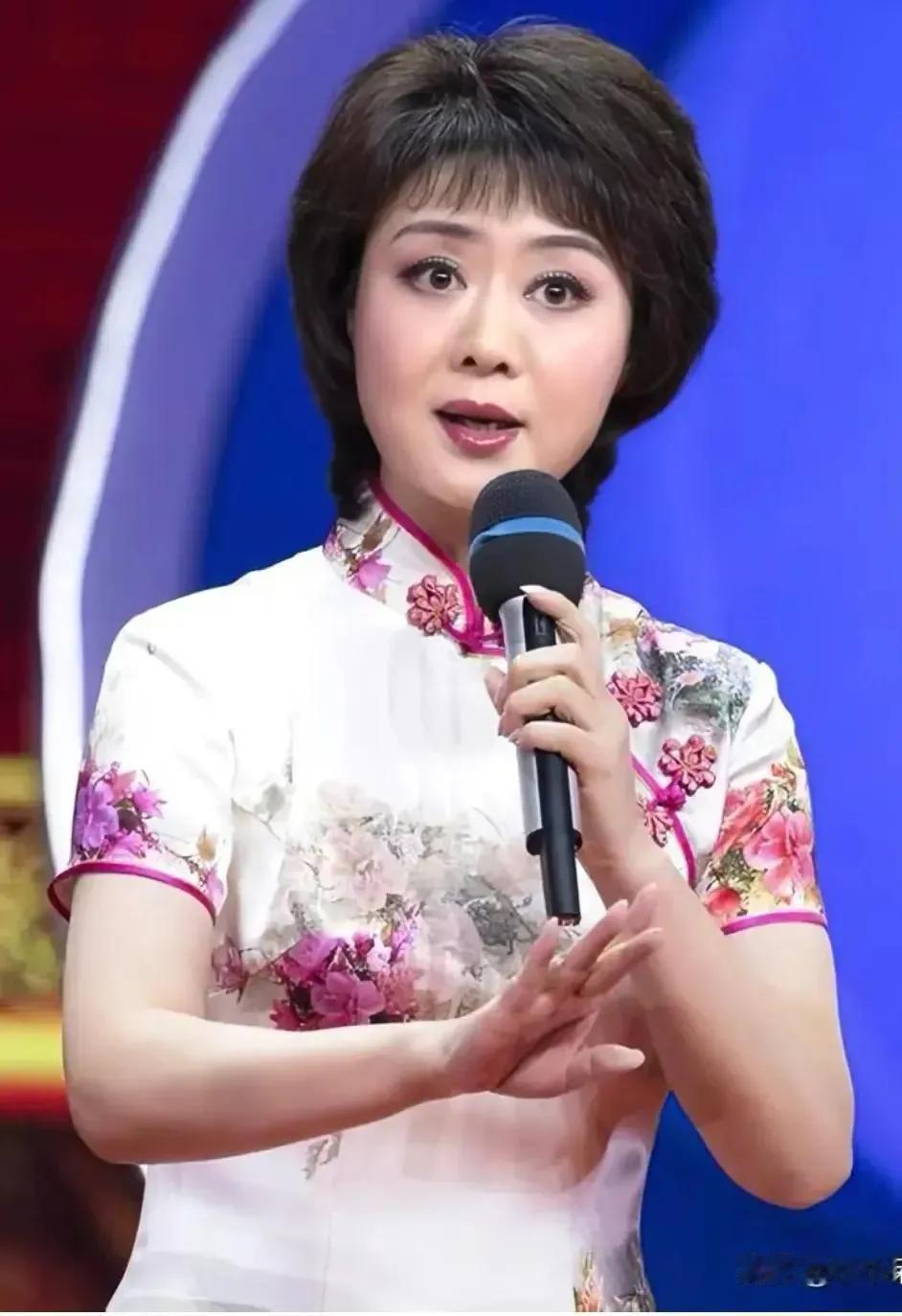 李胜素与史依弘谁更优秀？李胜素与史依弘都是当代京剧名家，都是梅派传人。一个驻京，