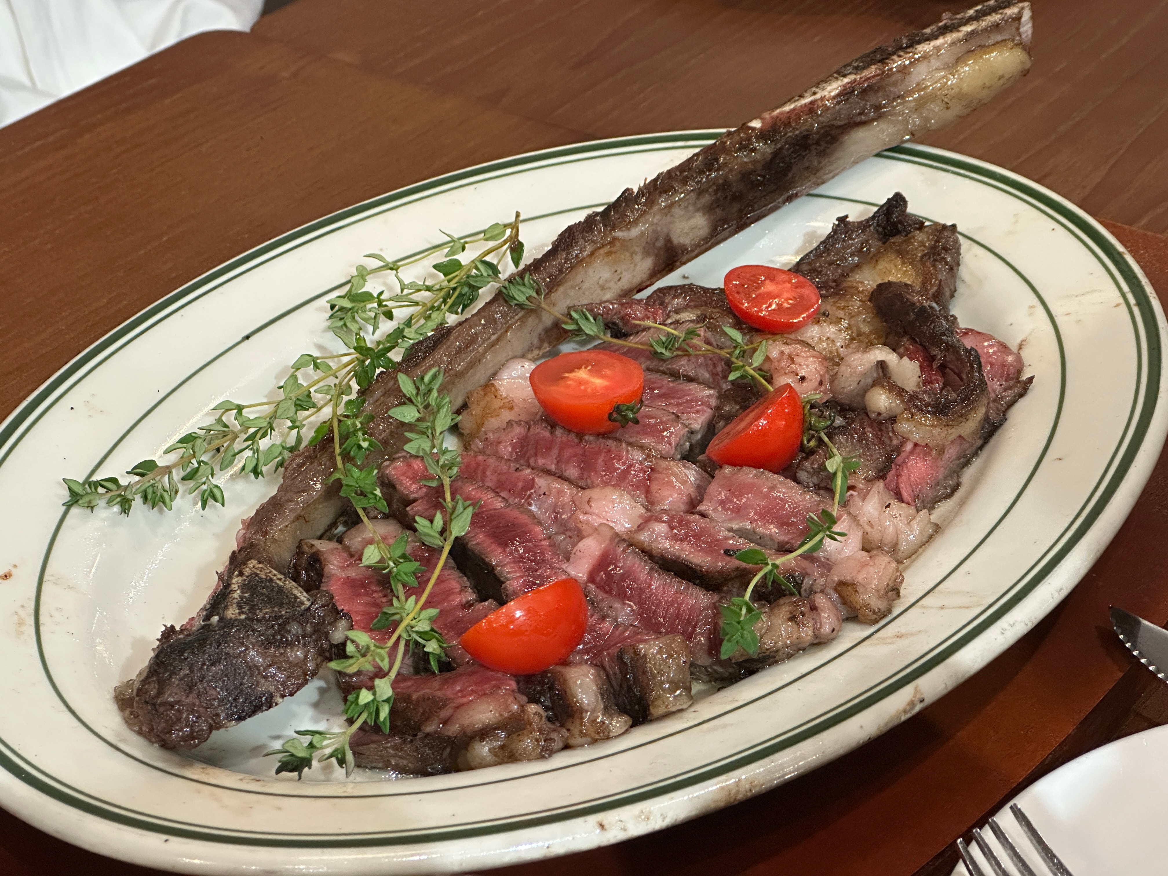 吼吼！今天团建吃牛排🍽️ 