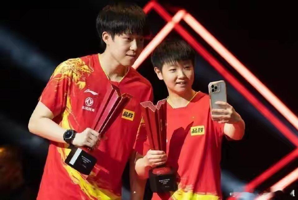 王楚钦、孙颖莎静候张本智和、张本美和，3-0、3-0，神秘之师横扫北京时间4月2