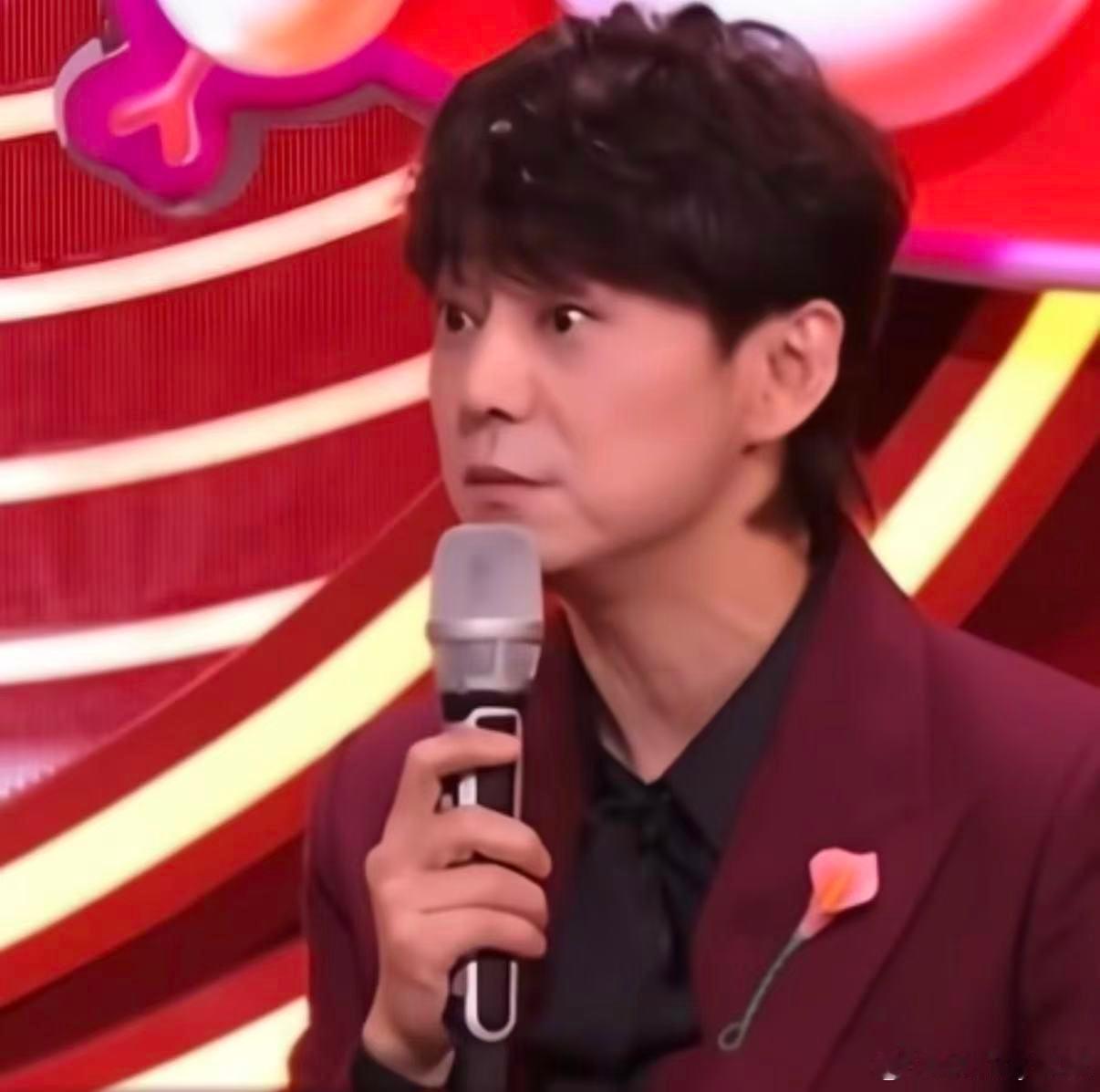 何炅失去表情管理舞蹈新风暴 舞台编排丰富多样，不同情绪的作品接连亮相，视觉和情绪
