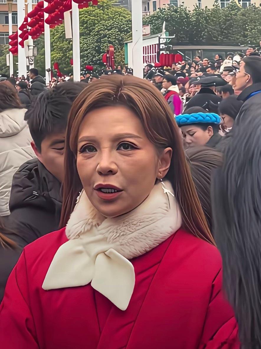 朱迅已抗癌20年那些说她丑的人，请嘴下留德，她身患两癌多年，一直和病魔在抗争，非