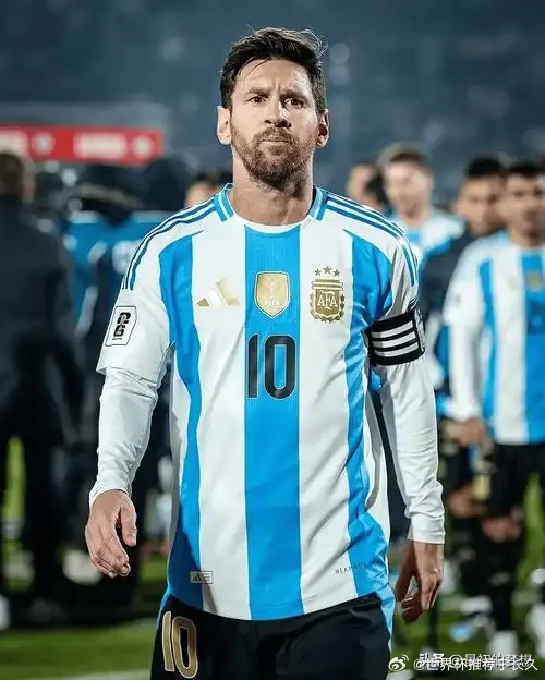 足坛历史个人最强赛季排名！大家认同吗？1. 梅西（2011-12，巴萨）73球+