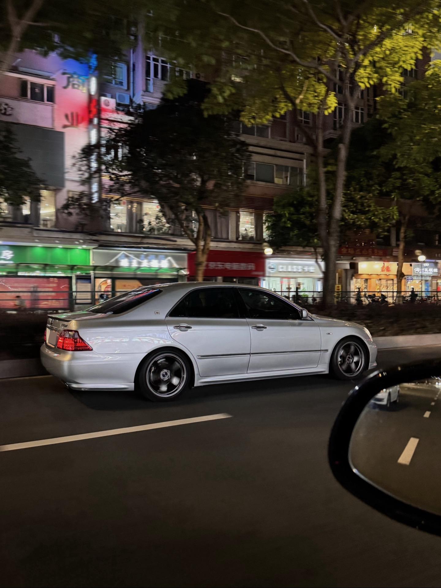 总会不经意的给它留下许多跑起来的照片