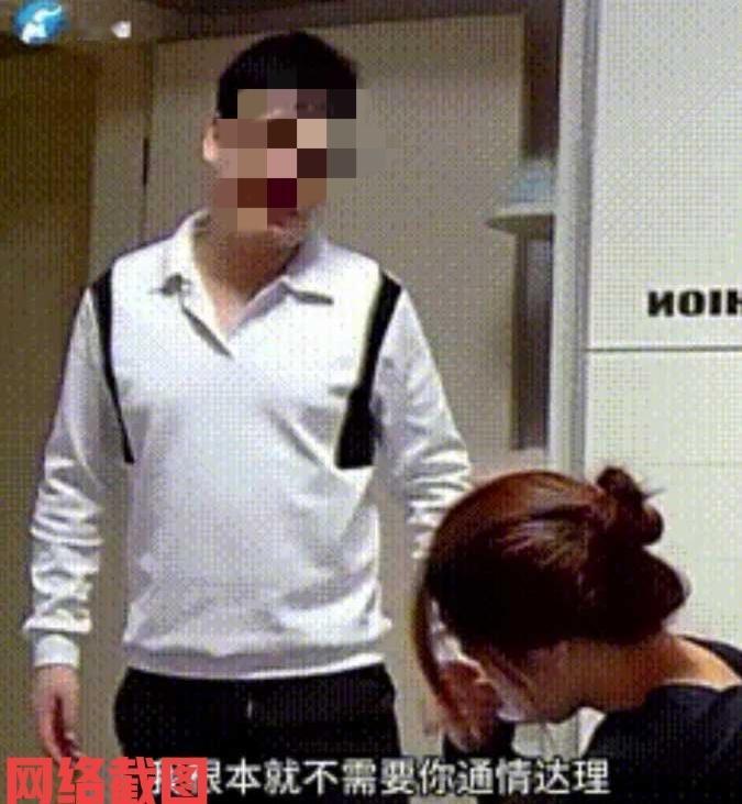 江西有男子下班回家后。

看见家里没有开灯不知为何，进门后又见妻子在房间里哭泣，