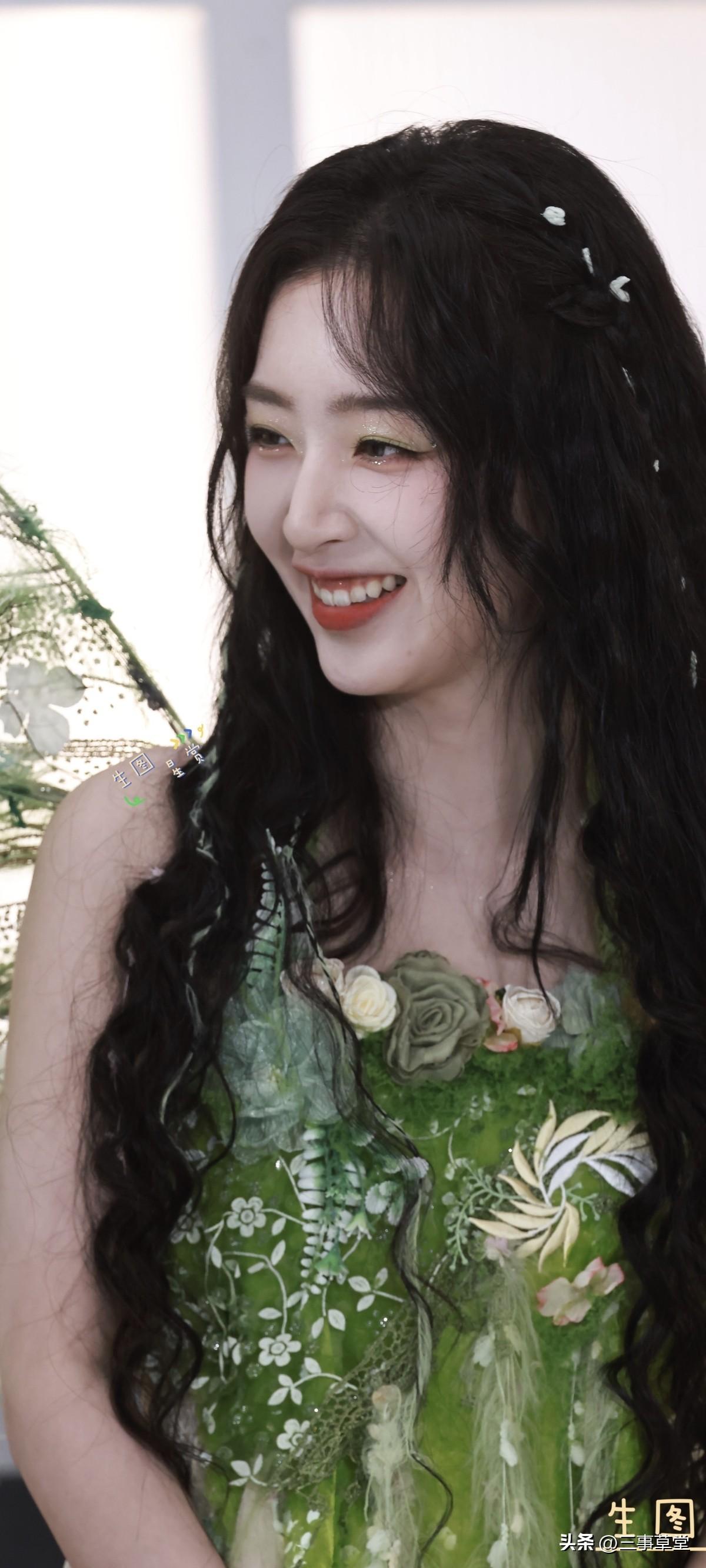 邓恩熙好六夜红毯
蝴蝶小精灵，绿意朝气活力