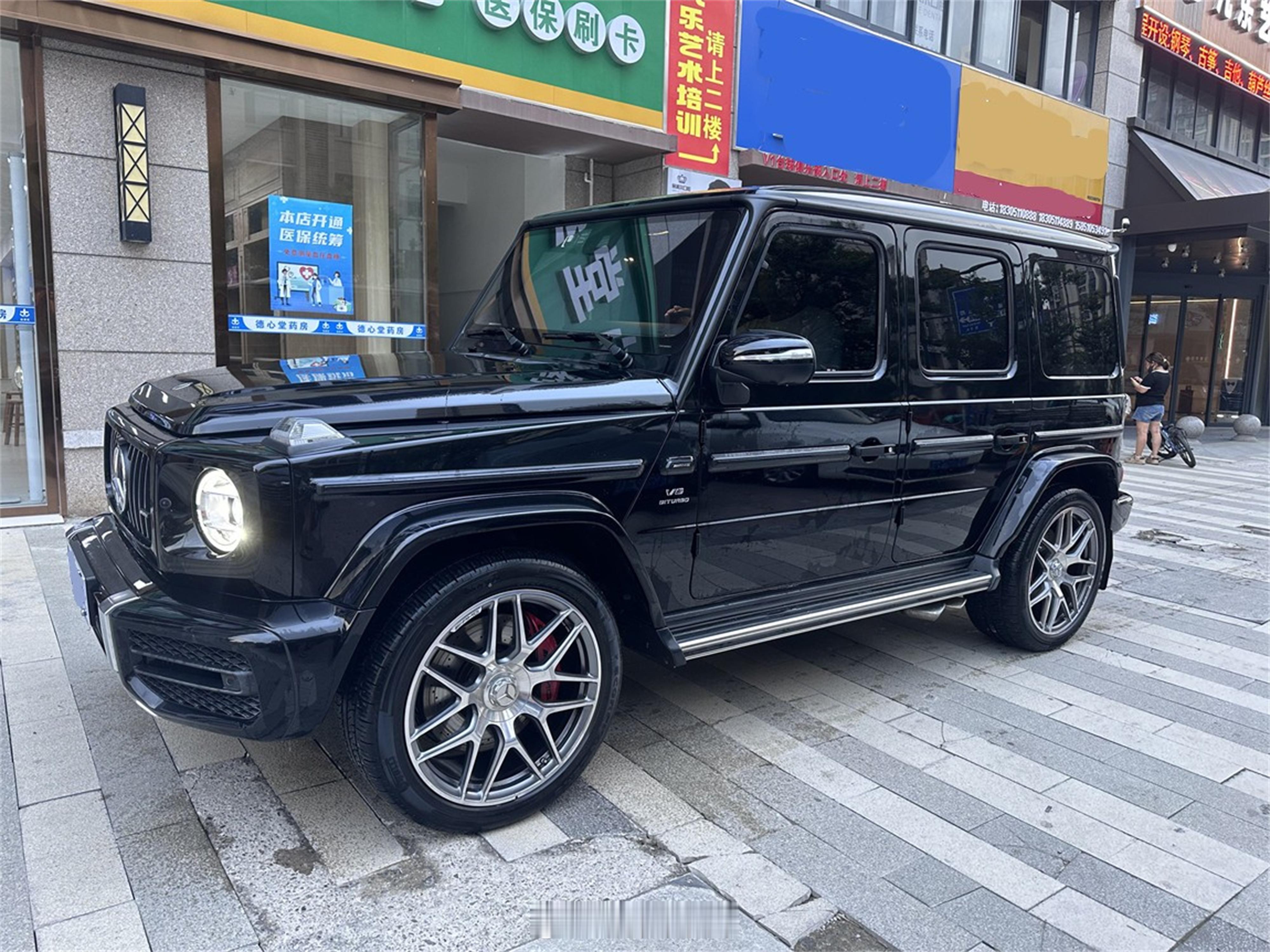 奔驰AMG G63 黑外/黑红2022年4月上牌35000公里更换前风挡车辆一手