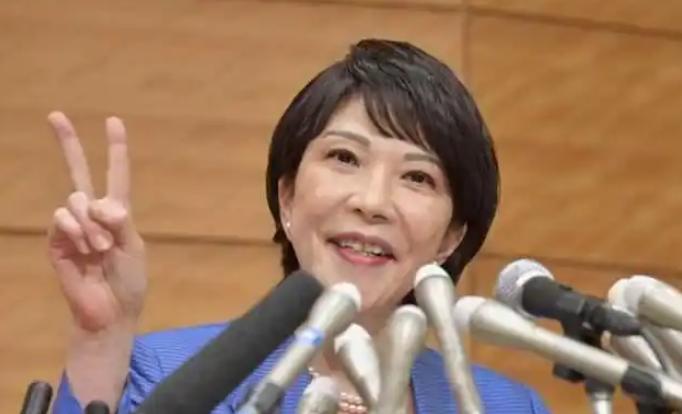 近日，日本首相高市早苗二十余年前的电视访谈片段再度引发舆论热议。访谈中，她公然将
