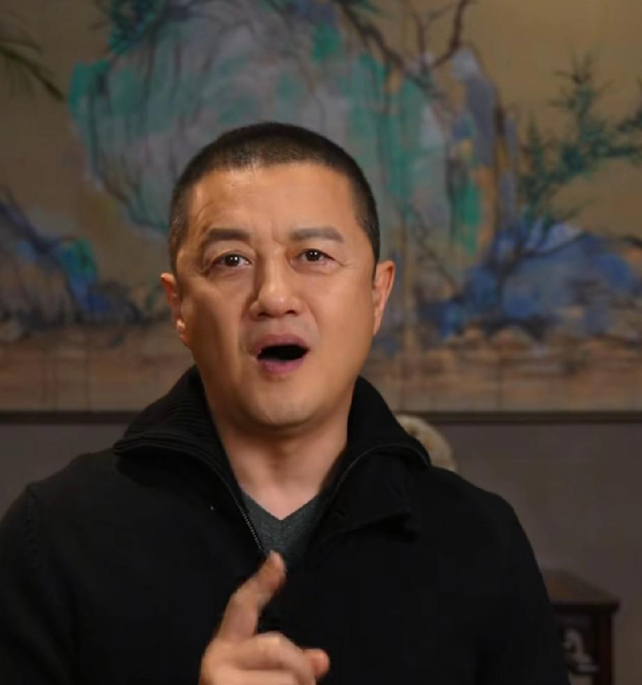 说真的，大家都笑李亚鹏如今是“欠债大王”，觉得他是演艺圈混不下去了才被迫转行，结