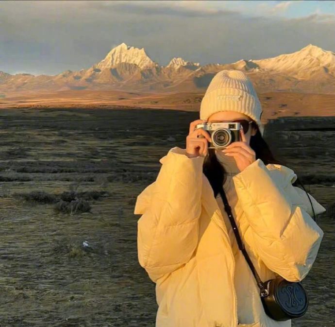 三毛说：“人这一生，匆匆而过，若说真有所图，也不过是一份温暖和惦记。” ​​​