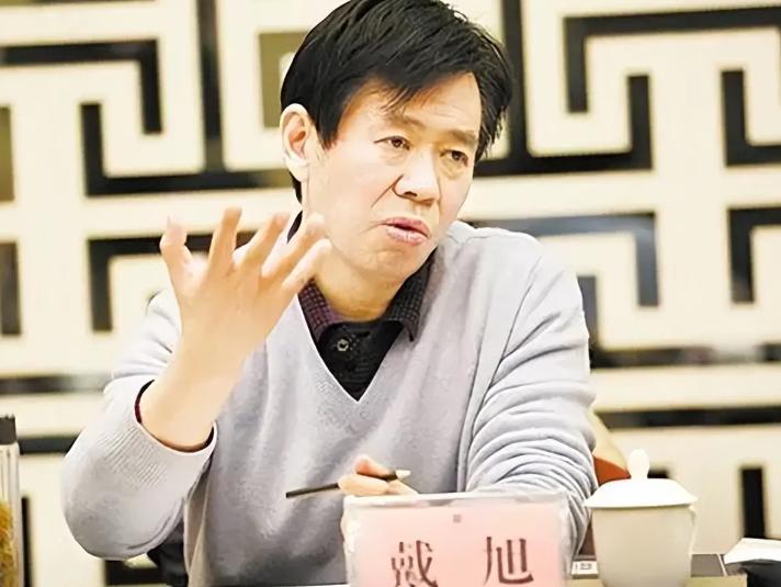 中国军事专家戴旭曾提出过一个颠覆性设想：一旦中美真的撕破脸，中国不妨主动玩一招“