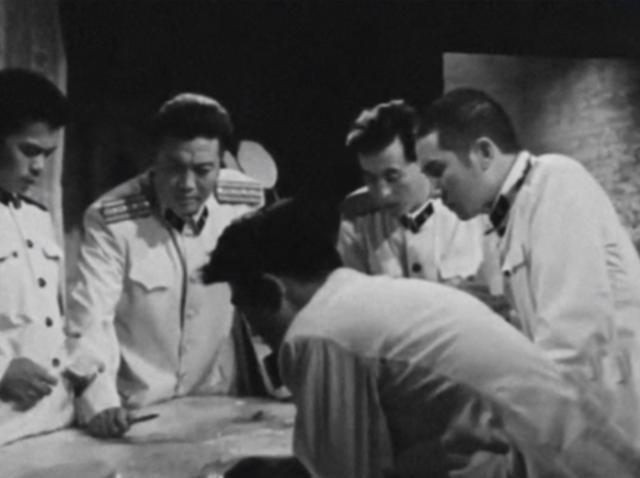 1990年，我军在南薰礁的11名战士失联。调查发现，6名战士惨遭杀害，剩下5人莫