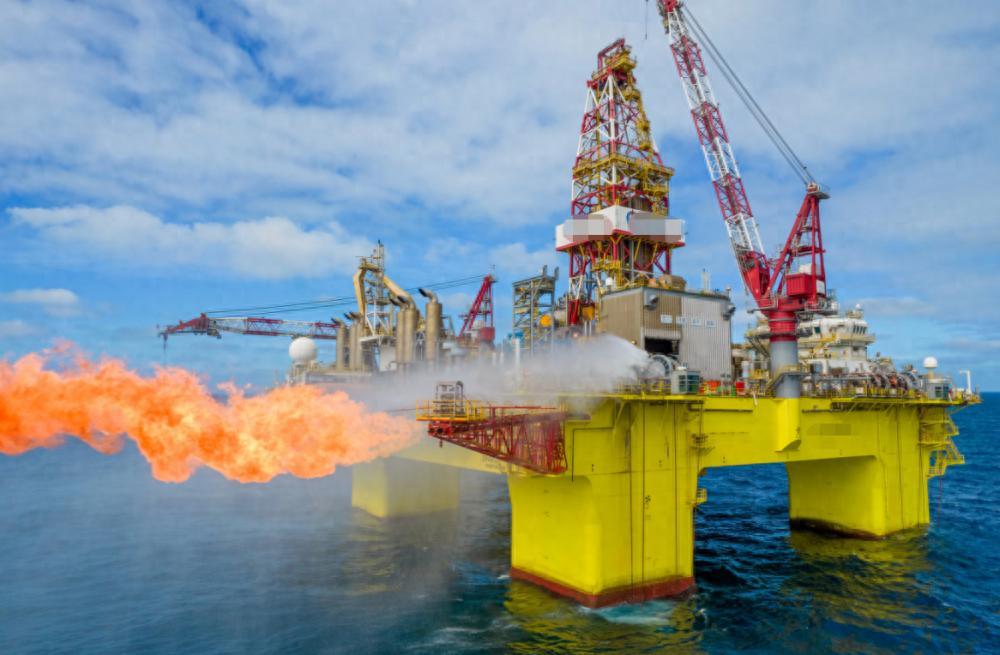 高市早苗四处求救，却发现走到哪，都绕不开中国
目前，日本正在经历一场前所未有的“