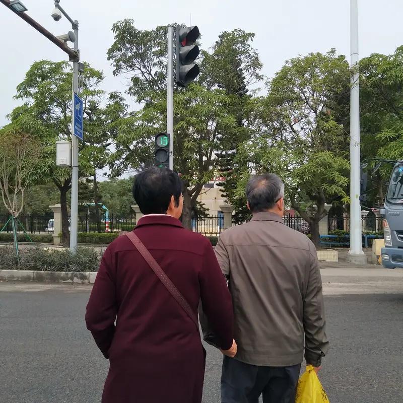 如果研发成功了“时空机器”，你可以回到30年前，你最想用它来做什么事情？（7选2