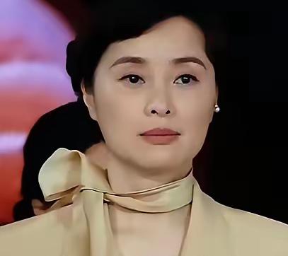 凭借《沉默的荣耀》中朱枫一角，吴越再度收获百花奖，事业再攀高峰，着实扬眉吐气。不