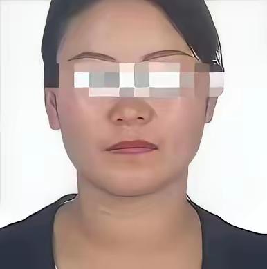 看完直呼刷新认知，一名已婚中年女子周旋二十多名单身男性长达四年，全程无人察觉破绽