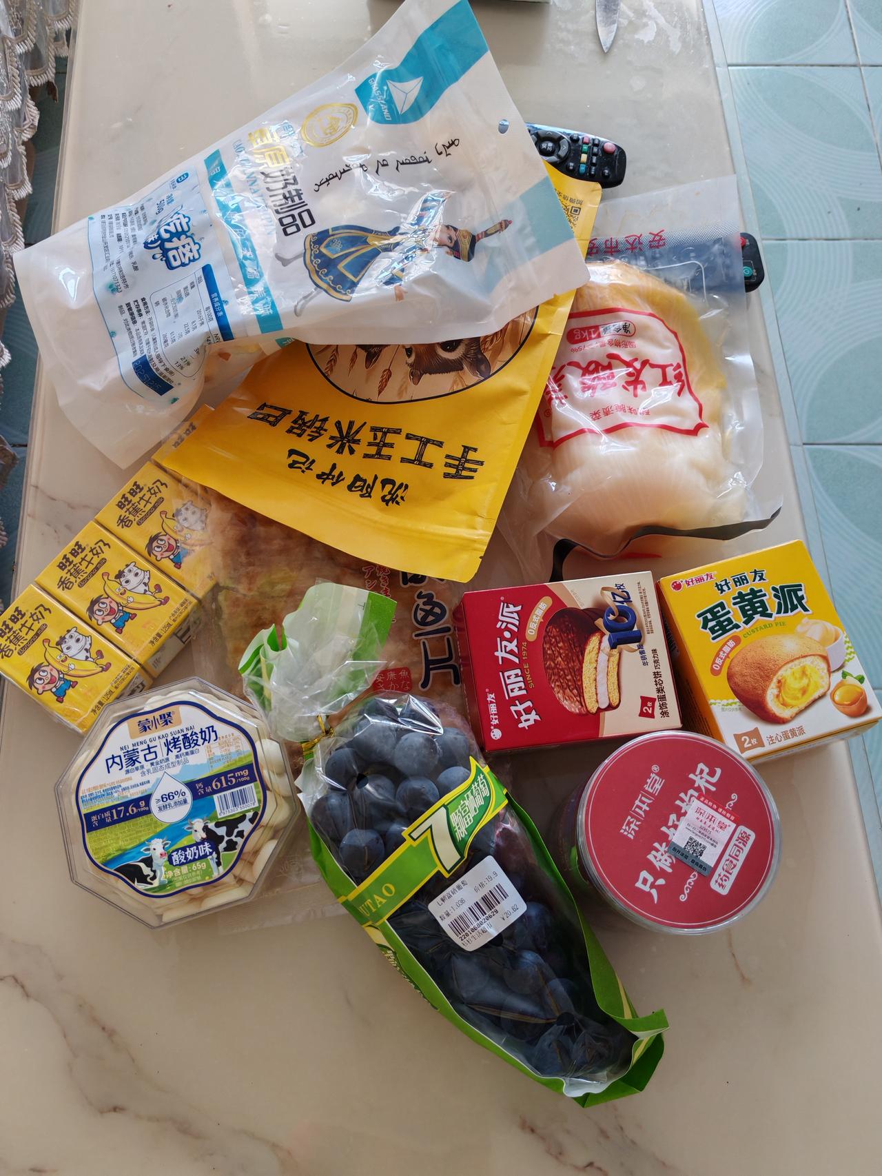 大小姑子家很有钱，但从不看不起任何人，每次我们去婆婆家，她都会给我小孙带很多好吃