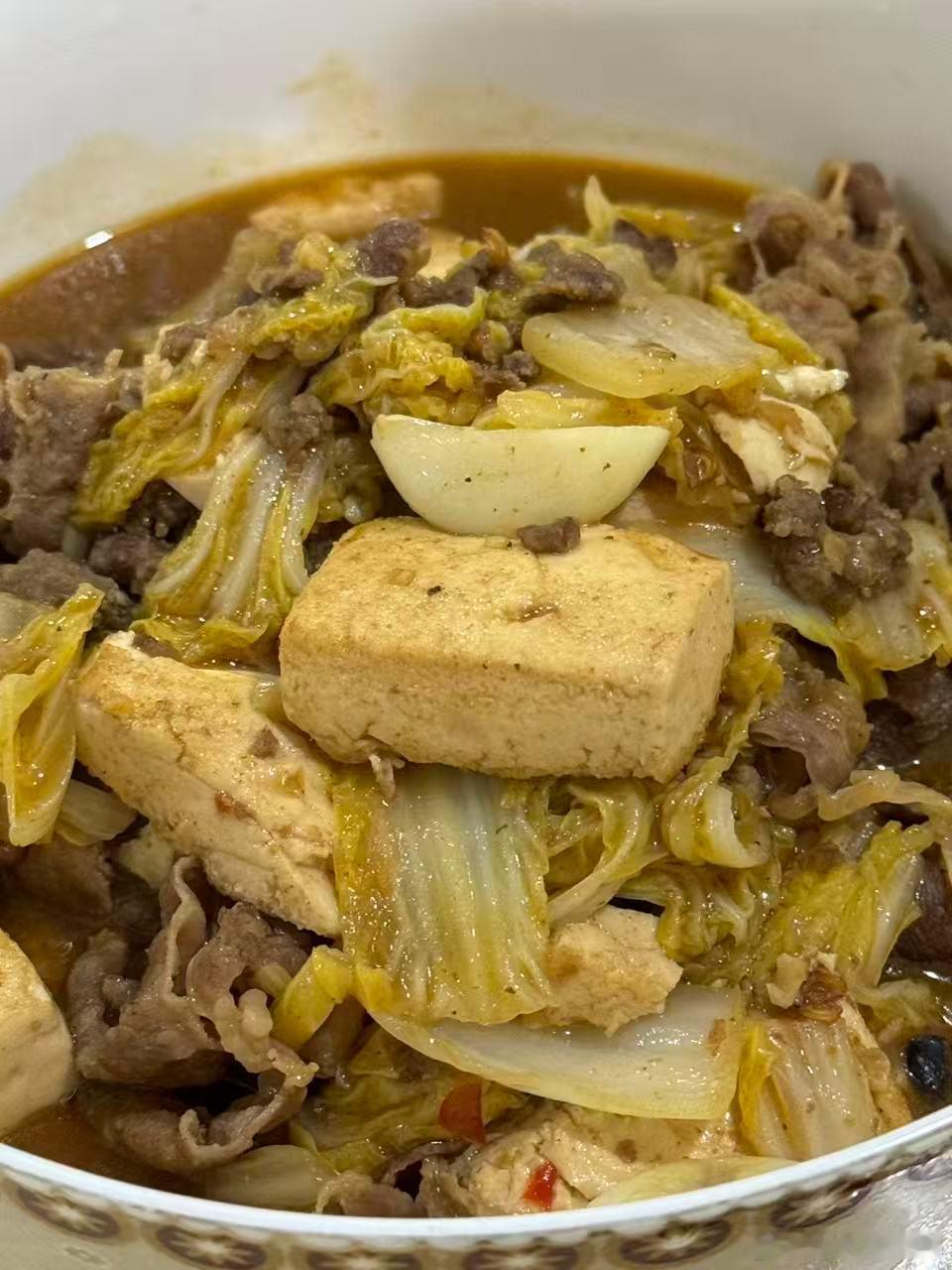 台风没等来，给自己做了个沙茶煲➕荠菜皮饺子饺子包台风