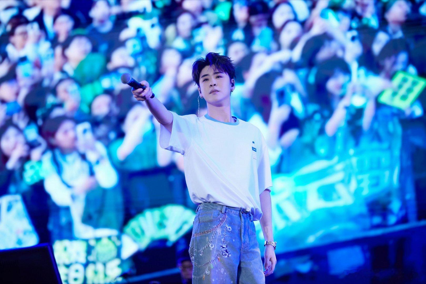 最后一个夏夜-张云雷 最后一个夏夜我的点评：张云雷歌曲最后一个夏夜巅峰潮流榜超会