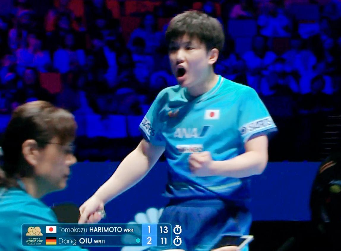 别说！张本智和粉丝虽然少，但是喊声还挺大，
每次比赛前，
她们便不合时宜的喊：哈