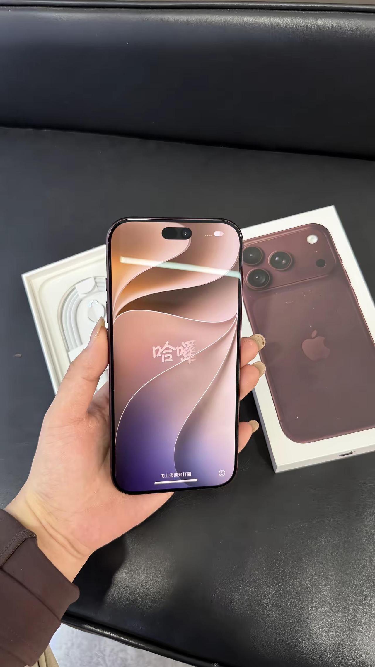 18 Pro 喜欢这个紫色 😆 指甲盖是染膏