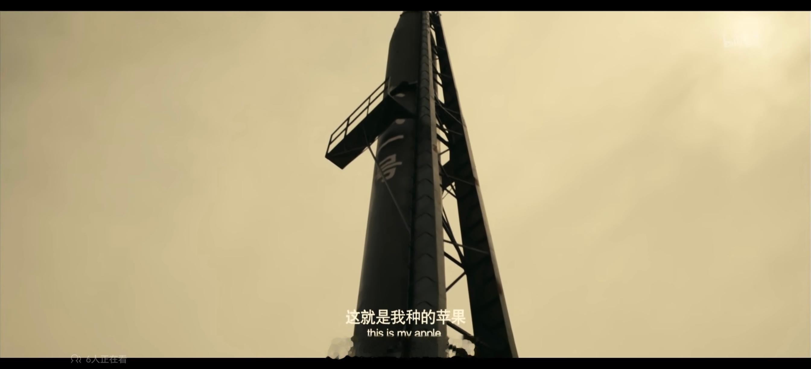 神22飞船返回舱着陆虽然可能只是巧合，但航天员手中的苹果还是让我想起了钱学森和苹
