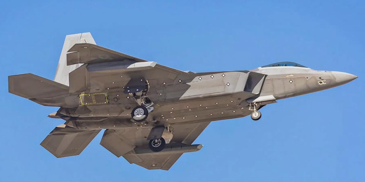 AIM-260终于露面了，但它一亮相，尴尬也跟着来了。

2026年5月13日，