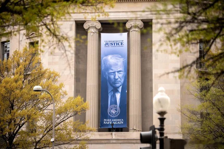 【特朗普政府计划取消至少250人的入籍资格】[250，又......培养顺民美国