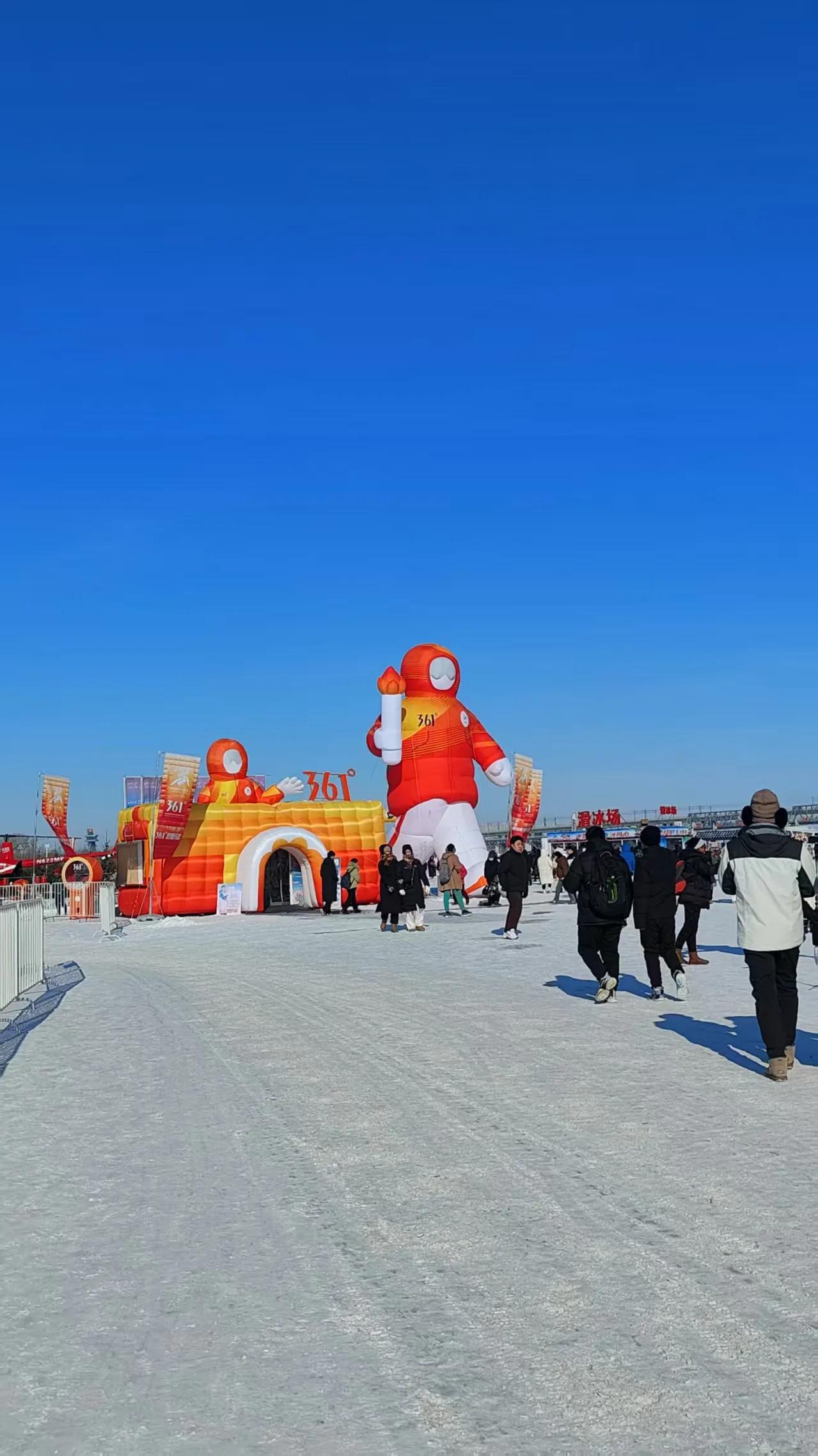 冰上乐园，品牌站台，鲜艳夺目，独居风景[赞]